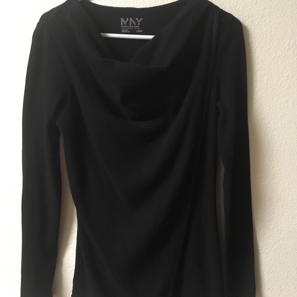 Asymmetrical active top, faux leather trim - Picture 2 of 5